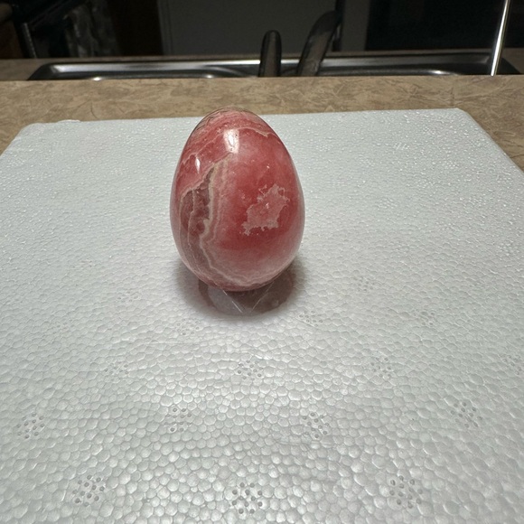 Vintage Rhodochrosite Egg weighing 141 grams - Picture 7 of 7